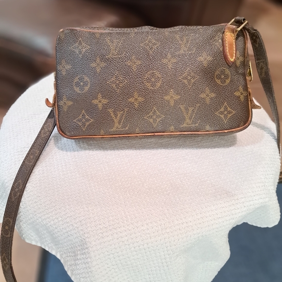 COPY - Auth Louis Vuitton Marly Bandouliere Cross Over - Picture 1 of 12